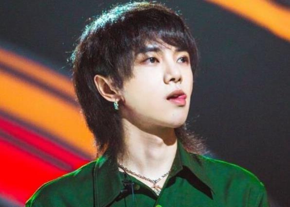 华晨宇真爱粉问卷,华晨宇的身世及资料 华晨宇真爱粉问卷,华晨宇的身世及资料