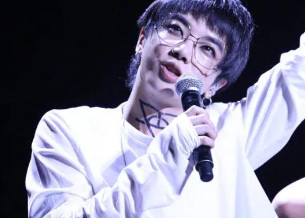 华晨宇真爱粉问卷,华晨宇的身世及资料 华晨宇真爱粉问卷,华晨宇的身世及资料