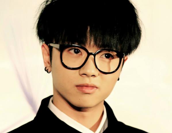 华晨宇张碧晨邓紫棋时间线,华晨宇简介 华晨宇张碧晨邓紫棋时间线,华晨宇简介