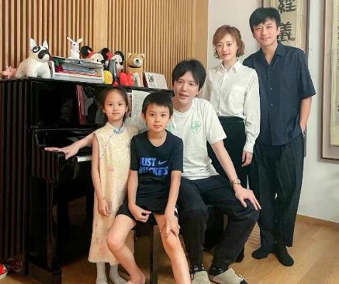 李云迪晒与邓超孙俪一家四口合照 ,李云迪怎么突然不火了 李云迪晒与邓超孙俪一家四口合照 ,李云迪怎么突然不火了