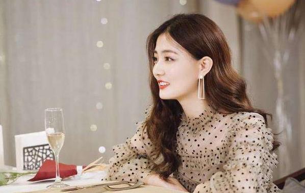 徐璐的初恋是谁,徐璐年龄少报几岁 徐璐的初恋是谁,徐璐年龄少报几岁