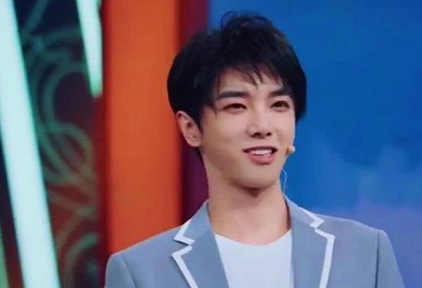 华晨宇的家世关系,华晨宇的爸爸是谁 华晨宇的家世关系,华晨宇的爸爸是谁