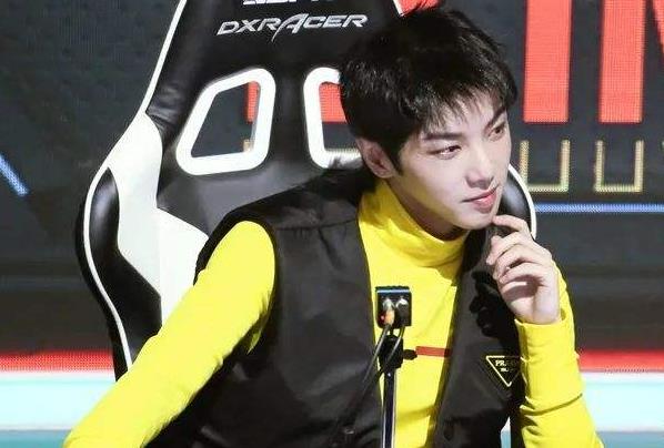 华晨宇的粉丝都是些什么人,华晨宇和平精英的名字叫什么