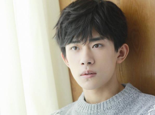 易烊千玺两段恋情,易烊千玺个人资料简介及家世