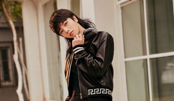 为什么说华晨宇是富二代,华晨宇低调