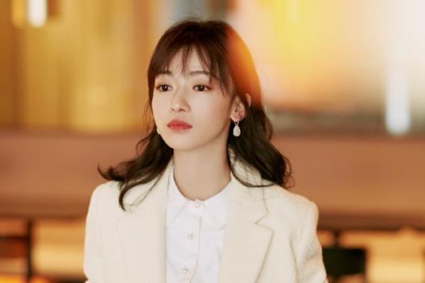 吴谨言颜值忽高忽低,和吴谨言长得像的女明星