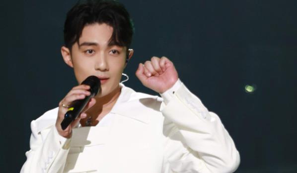 李泽锋的老婆叫什么,李泽锋年龄多大