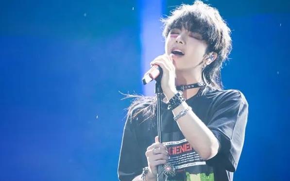 华晨宇是被谁选出道的,华晨宇什么节目出道的 华晨宇是被谁选出道的,华晨宇什么节目出道的