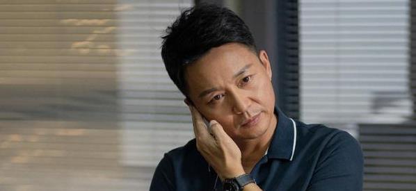 开端张成右手怎么了,开端张成警官是谁演的