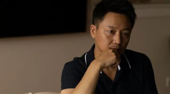 开端张成右手怎么了,开端张成警官是谁演的