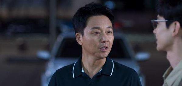 开端张成右手怎么了,开端张成警官是谁演的