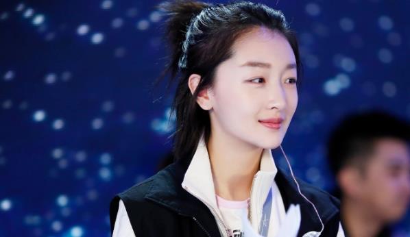 周冬雨的男友是谁,周冬雨是哪里人 周冬雨的男友是谁,周冬雨是哪里人