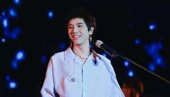 华晨宇什么时候签约的,华晨宇老家哪里的