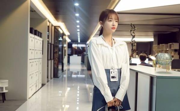 吴谨言的父母是谁,吴谨言的家世背景好吗