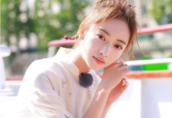 吴谨言现在在拍什么戏,165的吴谨言体重不到80斤