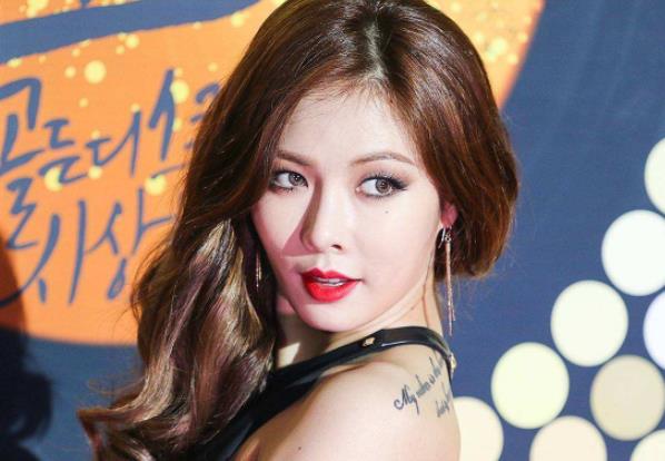 金泫雅的家境,金泫雅是哪一年的