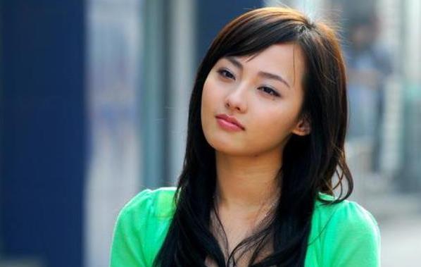 张嘉倪和谁同居7年,张嘉倪多大了