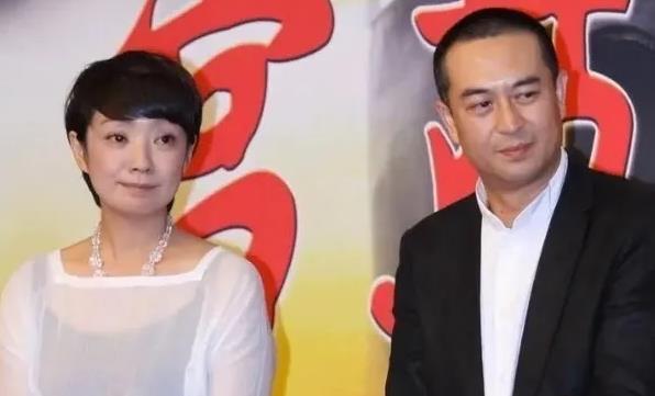 张嘉译现在妻子是谁呀,张嘉译现在多大了