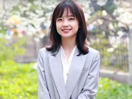 王冰冰央视记者结婚了吗,王冰冰第一次体验冲浪 王冰冰央视记者结婚了吗,王冰冰第一次体验冲浪