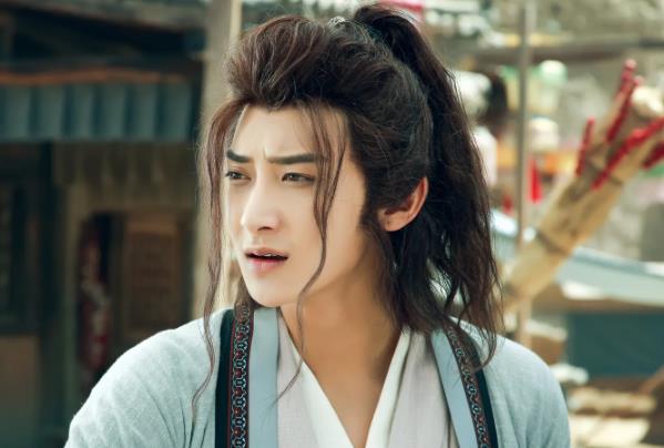 黄子韬的女朋友是谁,黄子韬多少岁了