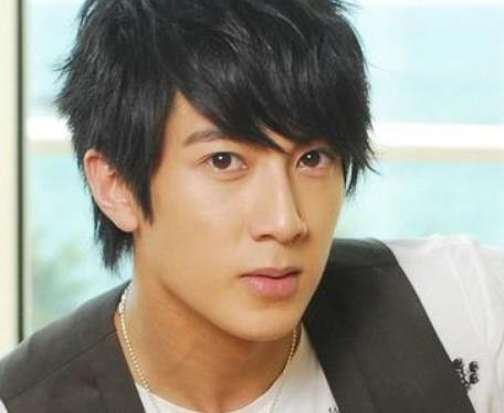 吴尊是混血儿吗，吴尊单飞是什么时候