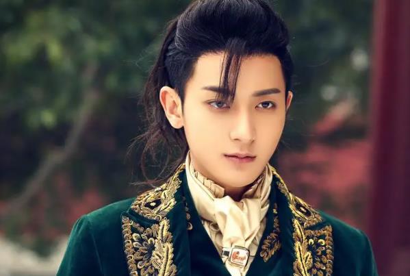 黄子韬有没有女朋友,黄子韬今年多少岁 黄子韬有没有女朋友,黄子韬今年多少岁