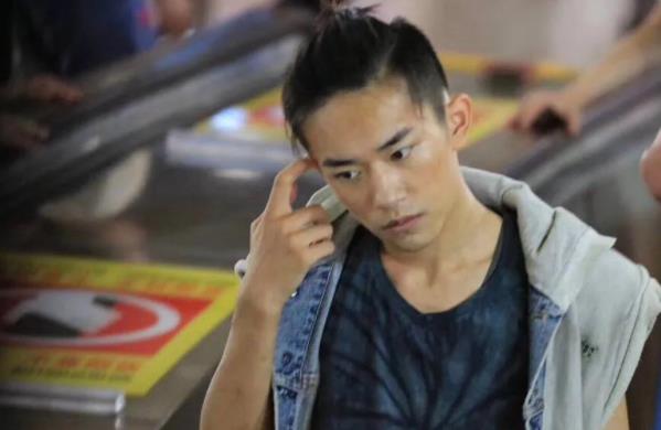 易烊千玺和谁谈恋爱了,易烊千玺的身高是多少 易烊千玺和谁谈恋爱了,易烊千玺的身高是多少