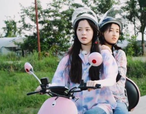 欧阳娜娜送张子枫定制吉他,欧阳娜娜和张子枫谁大 欧阳娜娜送张子枫定制吉他,欧阳娜娜和张子枫谁大