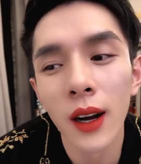 李佳琦第一次直播图片,李佳琦是湖南哪里人 李佳琦第一次直播图片,李佳琦是湖南哪里人