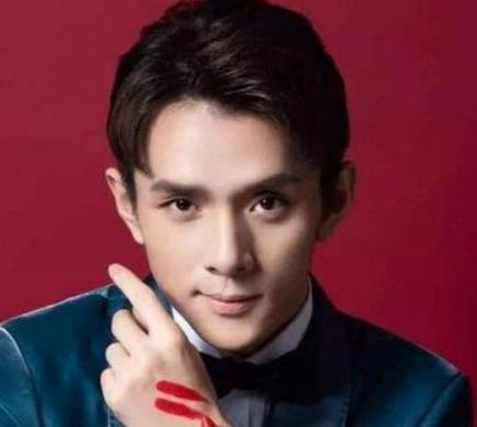 李佳琦第一次直播图片,李佳琦是湖南哪里人 李佳琦第一次直播图片,李佳琦是湖南哪里人