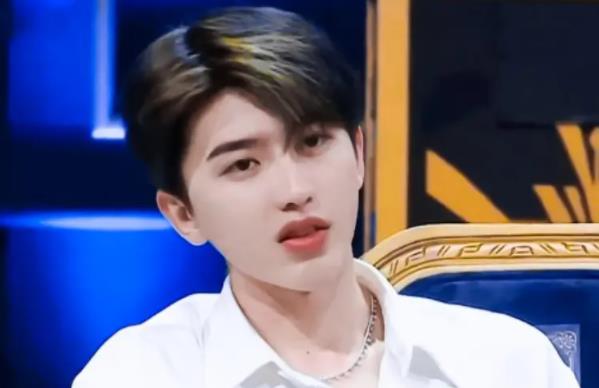 蔡徐坤到底结婚了没有,蔡徐坤今年可能有多少岁了 蔡徐坤到底结婚了没有,蔡徐坤今年可能有多少岁了