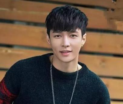 偶遇张艺兴王思聪打台球，张艺兴真实到底有多高    