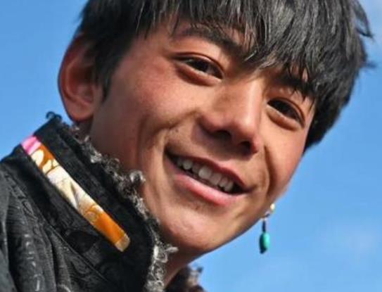 丁真的小马珍珠跑第一了,丁真是什么民族 丁真的小马珍珠跑第一了,丁真是什么民族