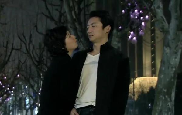 双面胶产生的大结局什么意思,双面胶大结局之中离婚了吗