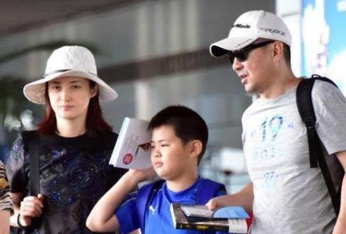 蒋勤勤儿子叫什么名，蒋勤勤和刘涛比谁大