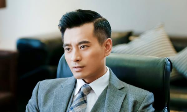 陈龙老婆到底是哪个,陈龙现在年纪多少