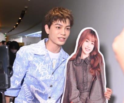 丁禹兮带虞书欣人形立牌扫楼，虞书欣和丁禹兮的新剧什么时候播出