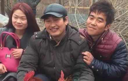 大衣哥买新车引众人围观,大衣哥朱之文家乡是哪里的 大衣哥买新车引众人围观,大衣哥朱之文家乡是哪里的