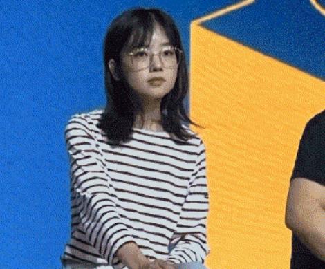 王冰冰戴眼镜气质像学姐，王冰冰是哪个大学毕业的