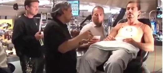 钢铁侠胸前的反应堆是什么,钢铁侠胸前那个洞怎么拍的 钢铁侠胸前的反应堆是什么,钢铁侠胸前那个洞怎么拍的