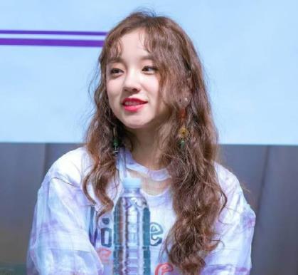 Angelababy突然现身宋雨琦直播间，宋雨琦是哪国人