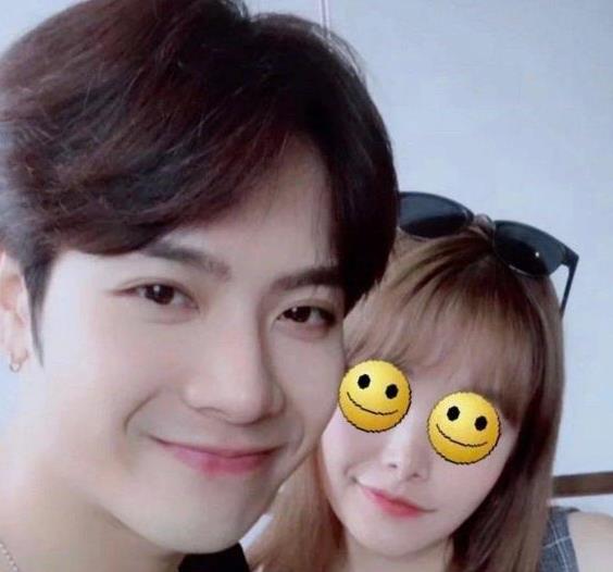 王嘉尔合照问女生要不要开美颜,王嘉尔到底是哪里人 王嘉尔合照问女生要不要开美颜,王嘉尔到底是哪里人