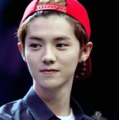 鹿晗是怎样追到关晓彤的，鹿晗的偶像是谁