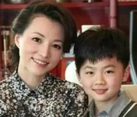 董卿父亲怎么了,董卿有孩吗 董卿父亲怎么了,董卿有孩吗