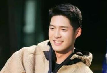 王子文晒与吴永恩对视照,吴永恩是演员吗 王子文晒与吴永恩对视照,吴永恩是演员吗