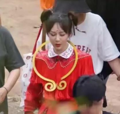 杨紫红孩儿造型路透，杨紫演的佟年上是什么电视剧