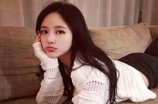 周扬青回应与男子撑伞相依，周扬青身高有多少