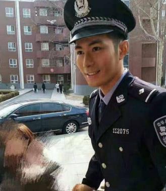 陈学冬被水母蜇成筛子，陈学冬演的电影扮演警察叫什么名字