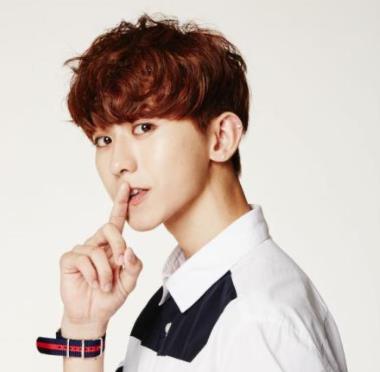 蔡徐坤家境如何，成龙和蔡徐坤合作的电影