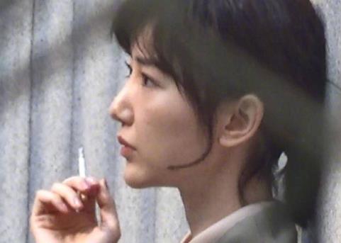 毛晓彤抽烟戏份路透,毛晓彤演的唐诗是什么电视剧 毛晓彤抽烟戏份路透,毛晓彤演的唐诗是什么电视剧